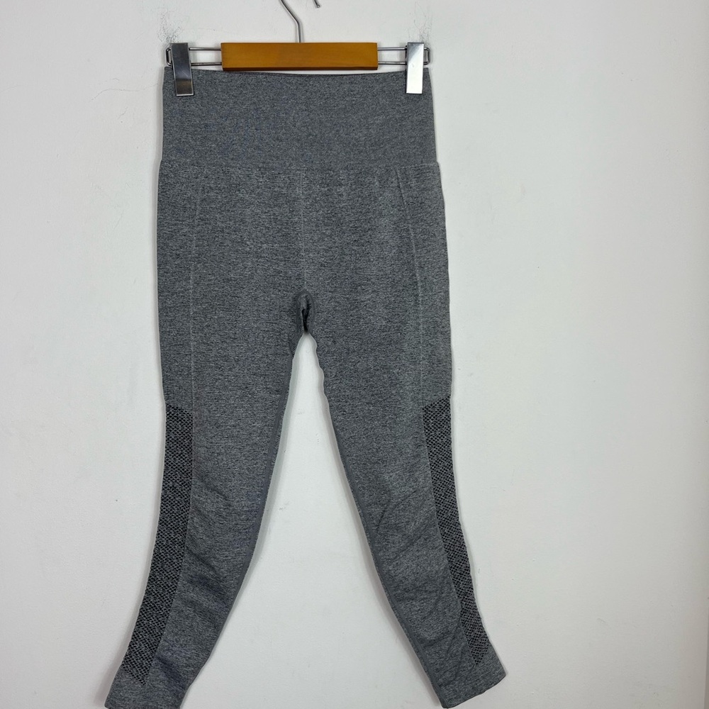 Fabletics Sync Seamless High-Waisted 7/8 Leggings‎ Sz S